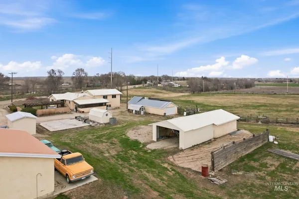 $750,000 | 28656 Old Highway 30, Caldwell, ID 83607