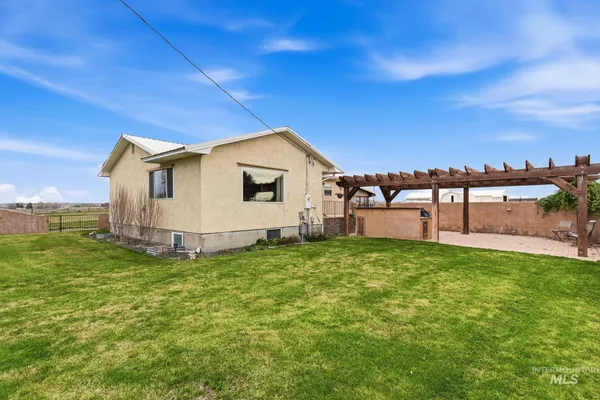 $750,000 | 28656 Old Highway 30, Caldwell, ID 83607