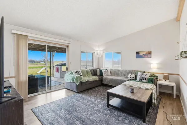 $750,000 | 28656 Old Highway 30, Caldwell, ID 83607