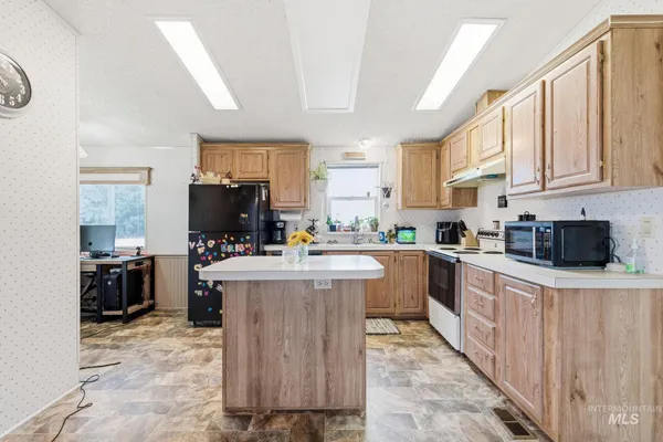 $750,000 | 28656 Old Highway 30, Caldwell, ID 83607