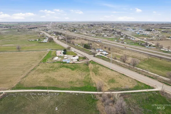 $750,000 | 28656 Old Highway 30, Caldwell, ID 83607