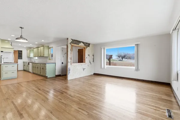 $750,000 | 28656 Old Highway 30, Caldwell, ID 83607