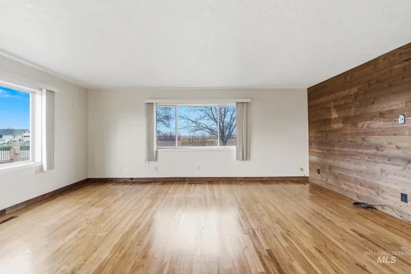 $750,000 | 28656 Old Highway 30, Caldwell, ID 83607