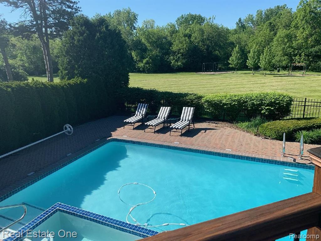 35280 Spring Hill Road Farmington Hills, MI 48331 - Photo 8 of 62