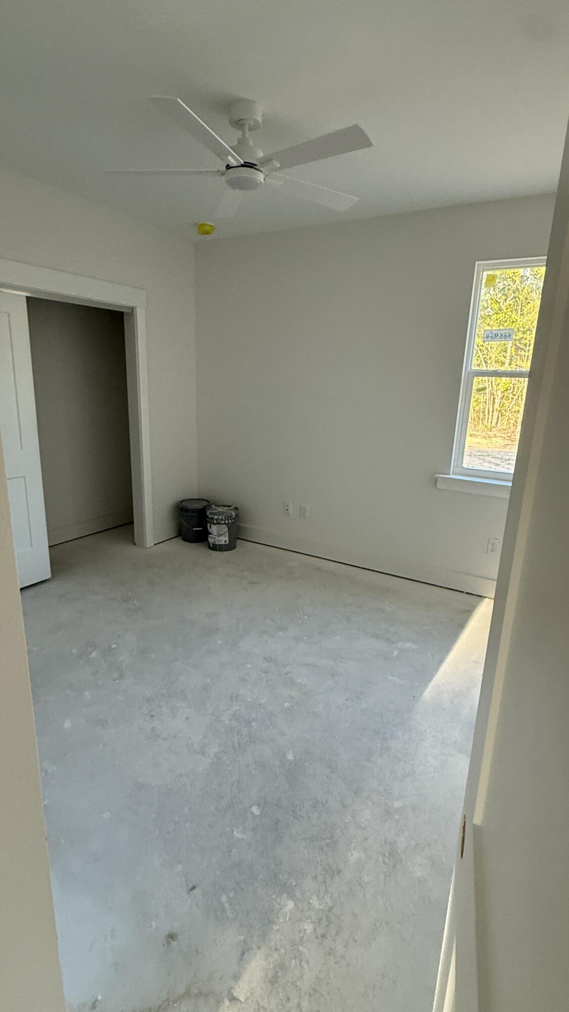 4181 Luar Chipley, FL 32428 - Photo 20 of 28 an empty room with windows