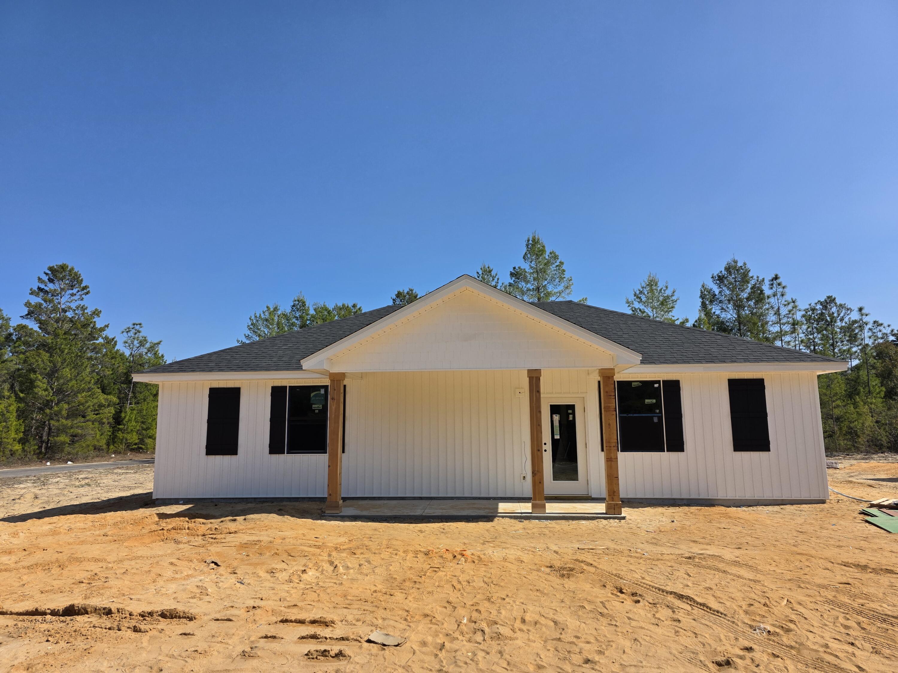 4181 Luar Chipley, FL 32428 - Photo 2 of 28 a front view of a house with a yard
