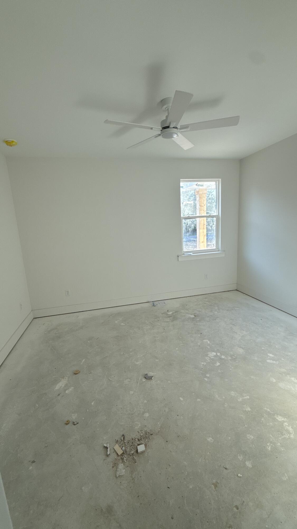 4181 Luar Chipley, FL 32428 - Photo 24 of 28 an empty room with a window