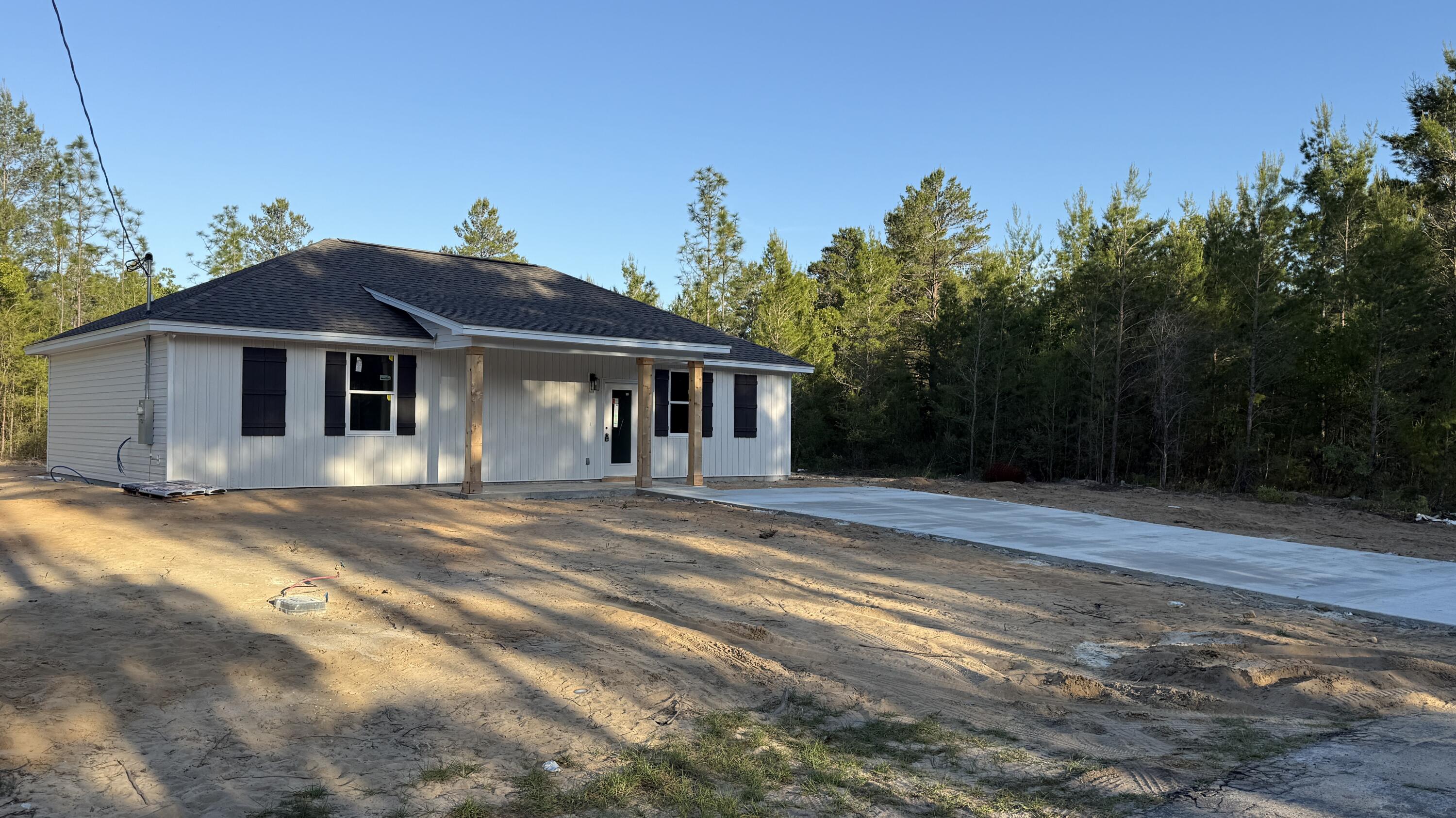 4181 Luar Chipley, FL 32428 - Photo 8 of 28 a front view of a house with a garden