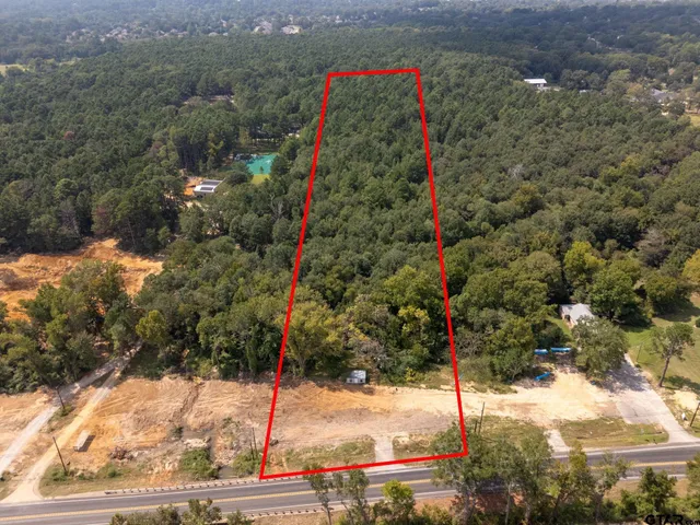 a view of a pathway in front of house