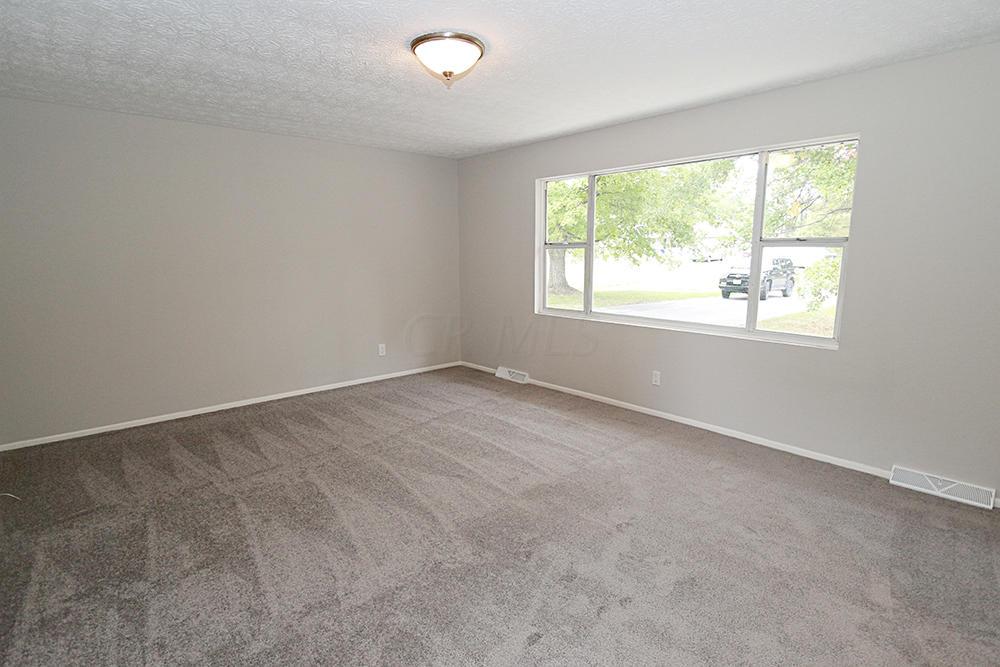 328 Wendell Road Southwest Reynoldsburg, OH 43068 - Photo 4 of 21