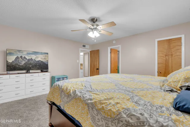 a view of entryway with livingroom