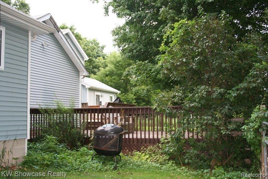 8775 Roberts Road Gregory, MI 48137 - Photo 30 of 38 Deck