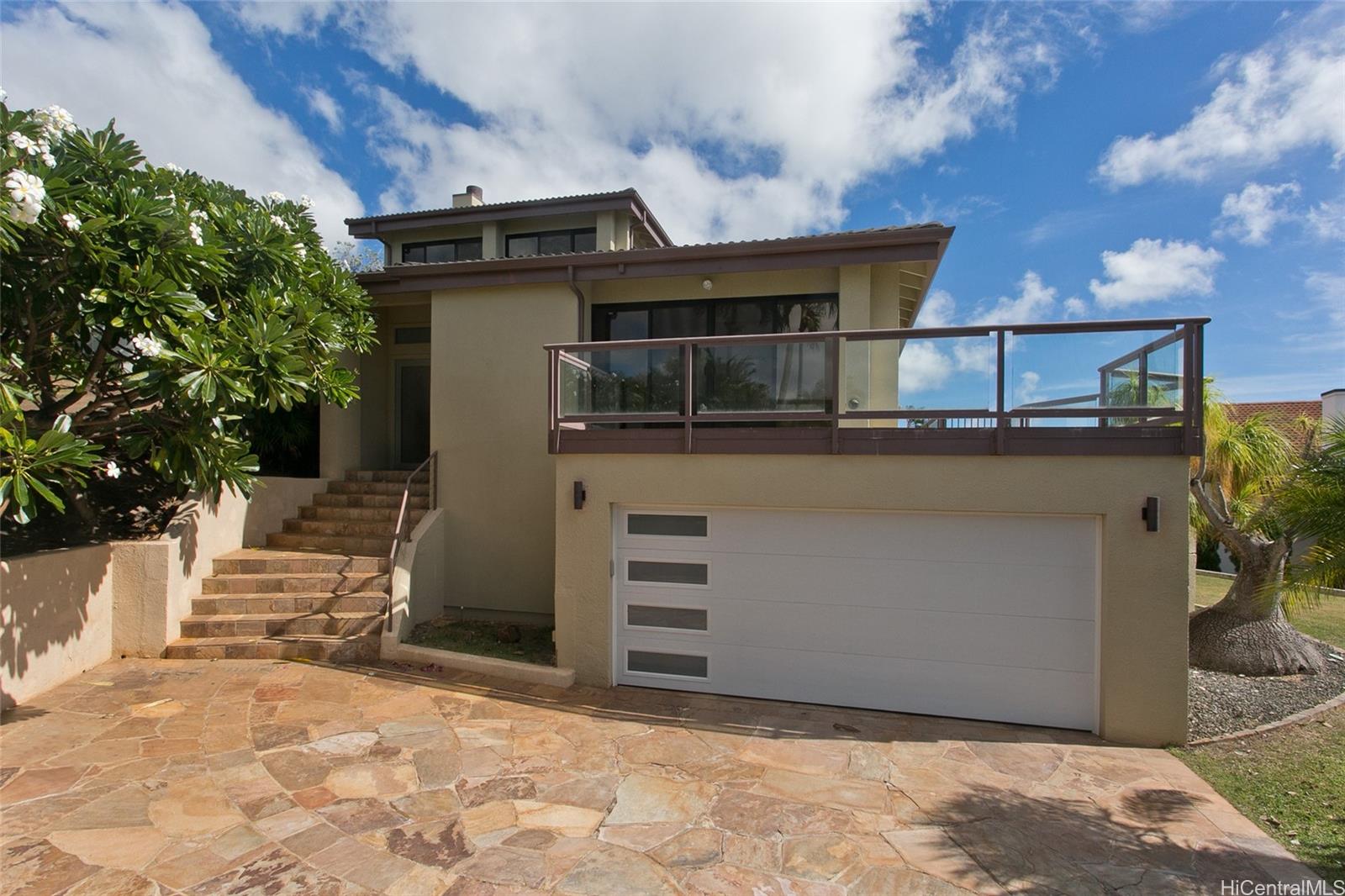 600 Kahiau Loop Honolulu, HI 96821 - Photo 1 of 19 a view of a house with a patio