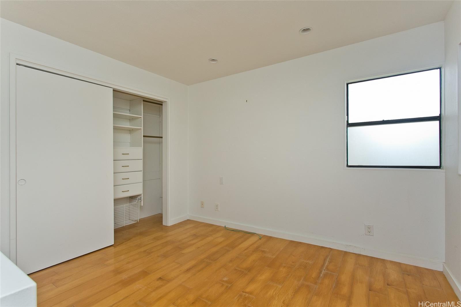 600 Kahiau Loop Honolulu, HI 96821 - Photo 15 of 19 an empty room with closet