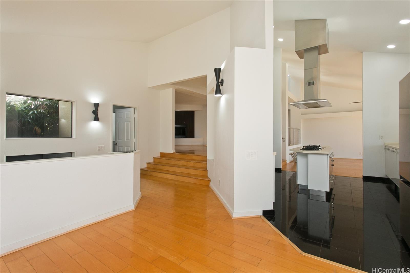 600 Kahiau Loop Honolulu, HI 96821 - Photo 3 of 19 a large white room with a large window