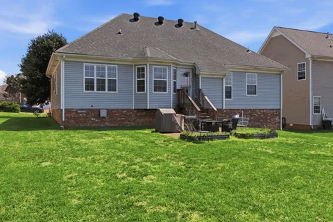 a view of a yard in front of a house