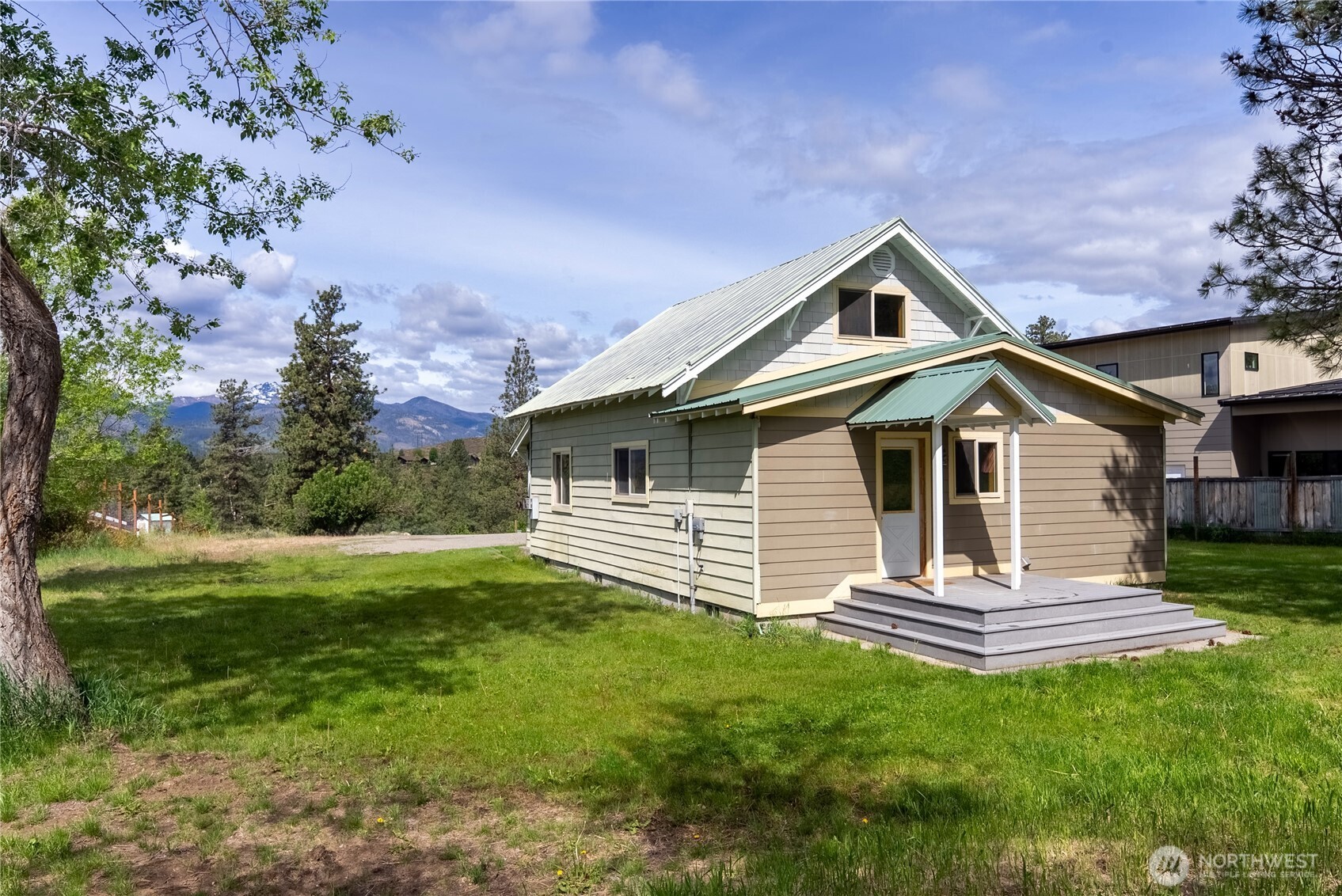 511 Bluff Street Winthrop, WA 98862 - Photo 15 of 38 a front view of a house with a garden