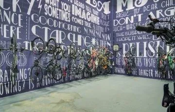 a view of a pathway with an outdoor space