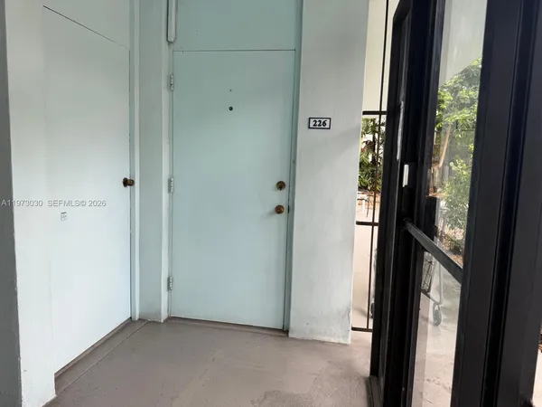 $2,350 | 2539 South Bayshore Drive, Unit 226AR, Miami, FL 33133