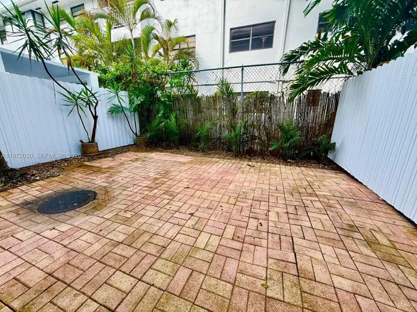 $2,350 | 2539 South Bayshore Drive, Unit 226AR, Miami, FL 33133