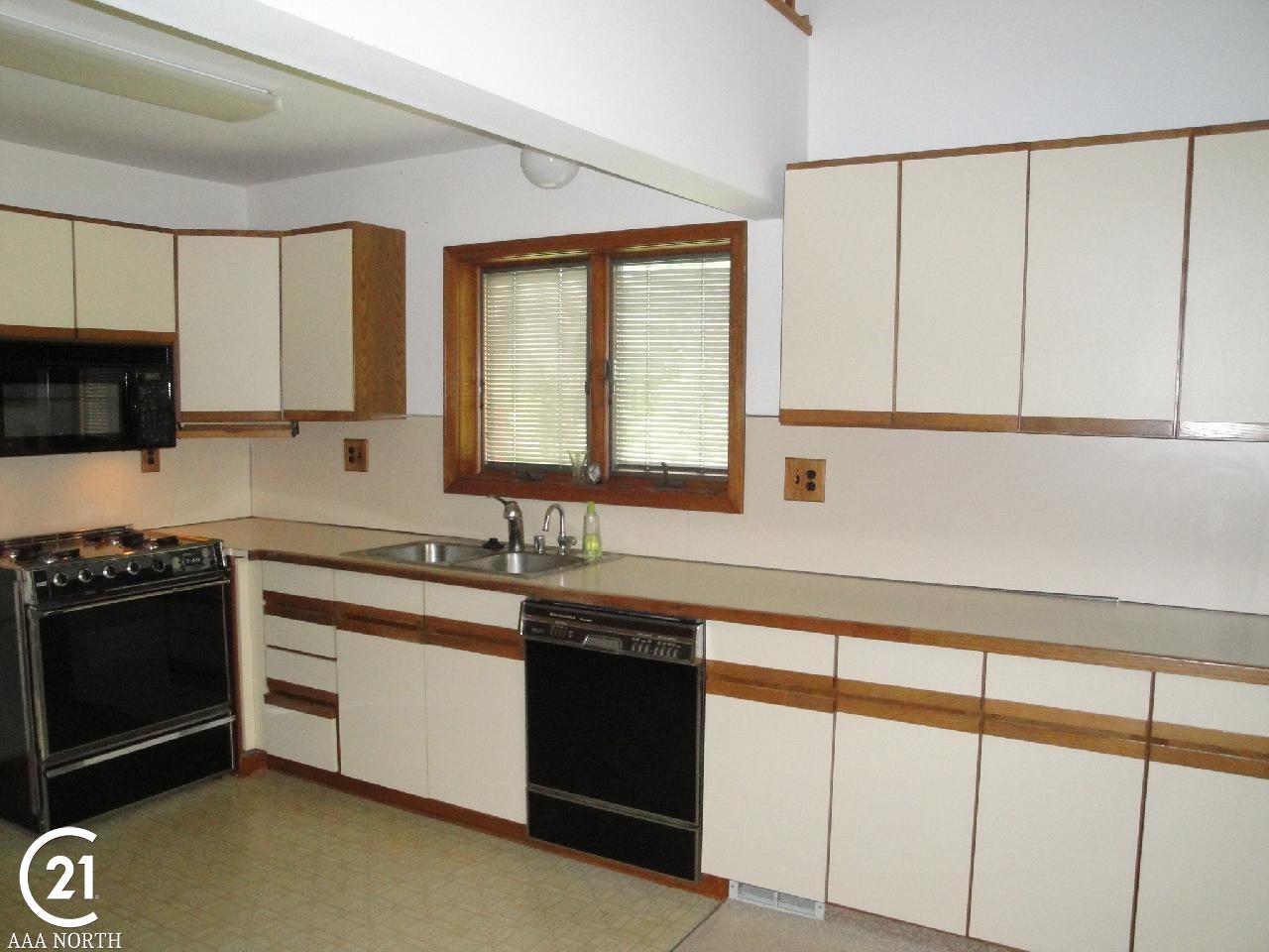 5115 Sandhill Road Almont, MI 48003 - Photo 10 of 20 Kitchen