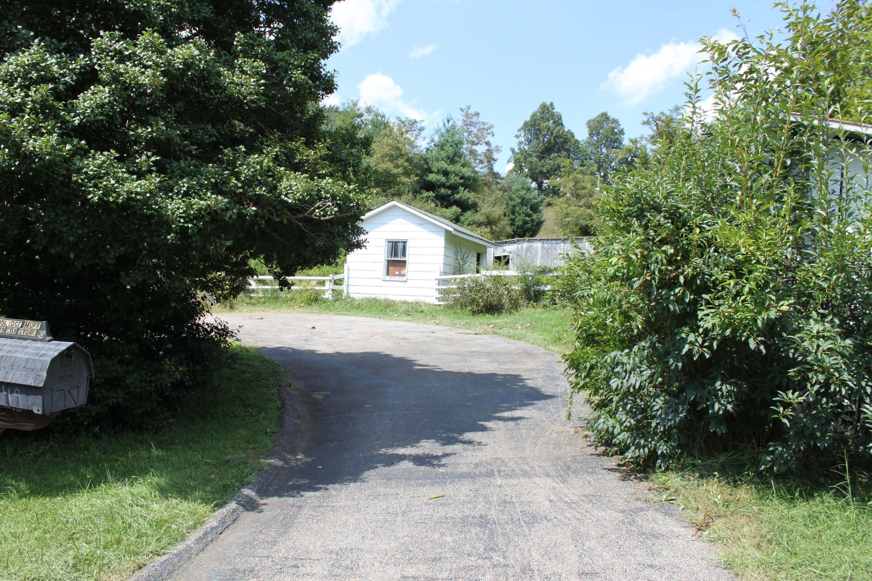 349 Cox Store Road Southwest Floyd, VA 24091 - Photo 33 of 47 Drive Way