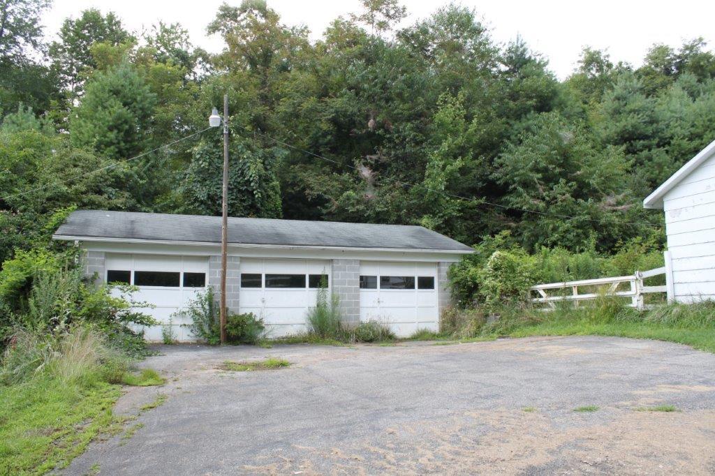 349 Cox Store Road Southwest Floyd, VA 24091 - Photo 34 of 47 3 Car Garage 1