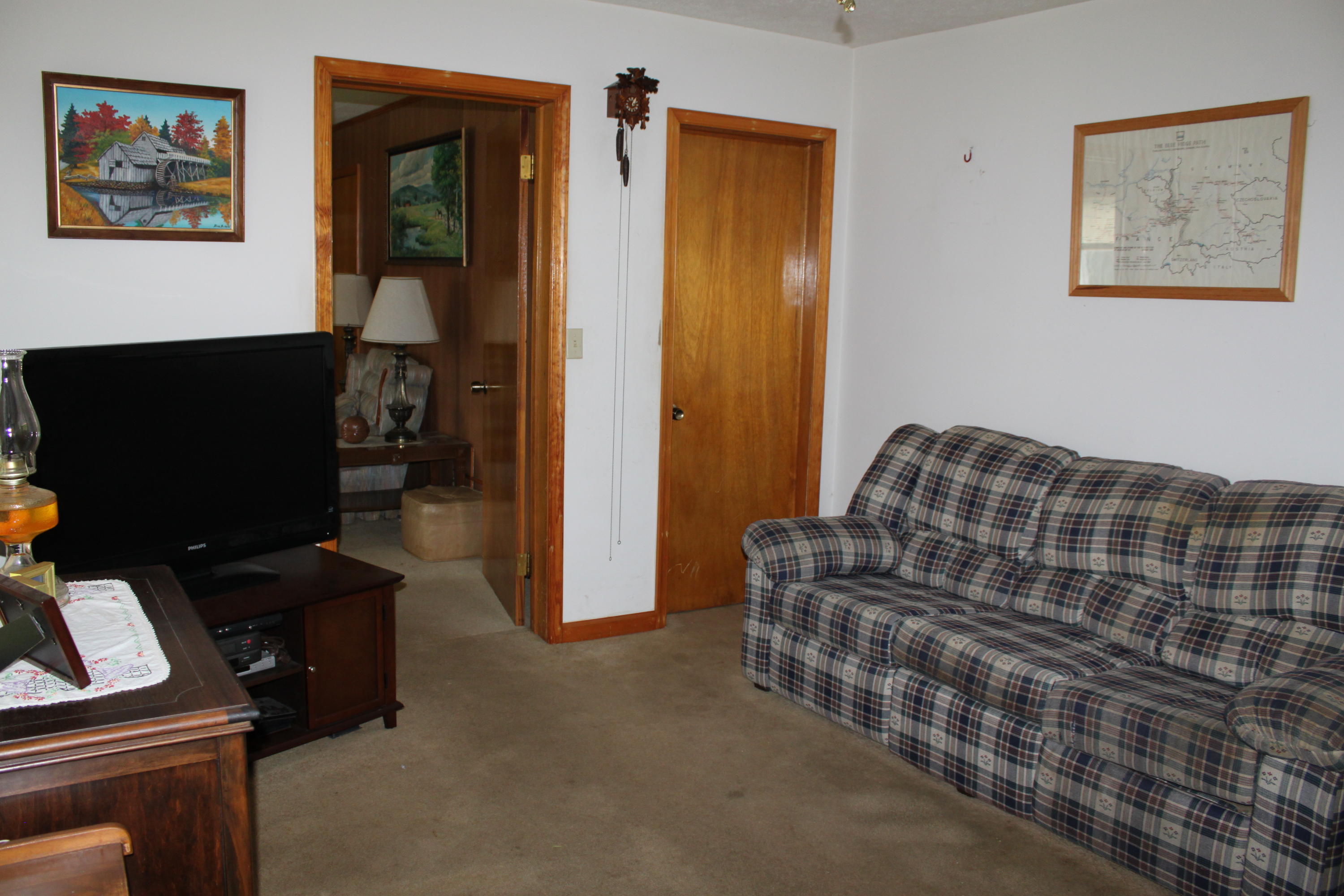 349 Cox Store Road Southwest Floyd, VA 24091 - Photo 7 of 47 Living Room 4