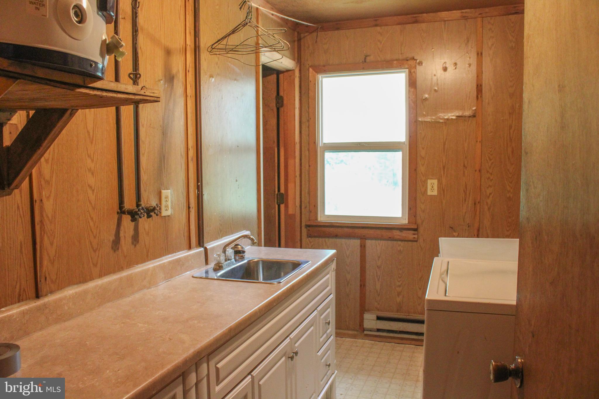 4547 Alum Springs Road Edinburg, VA 22824 - Photo 28 of 52 Laundry room on main level