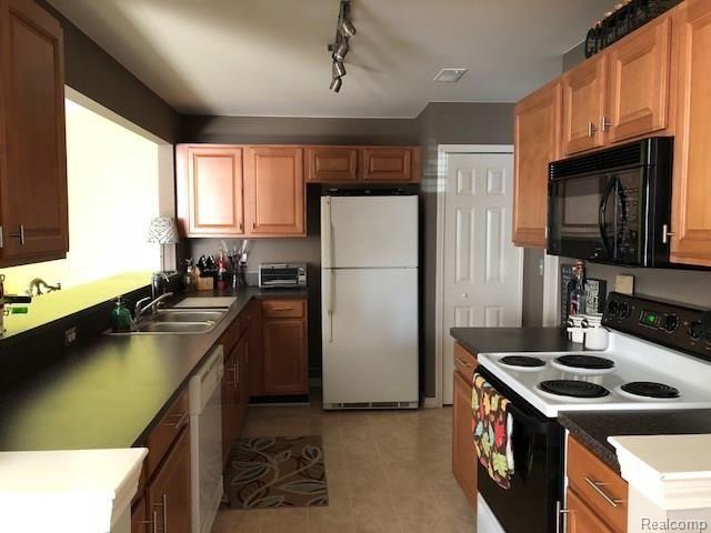 1760 Flagstone Circle Rochester, MI 48307 - Photo 6 of 11