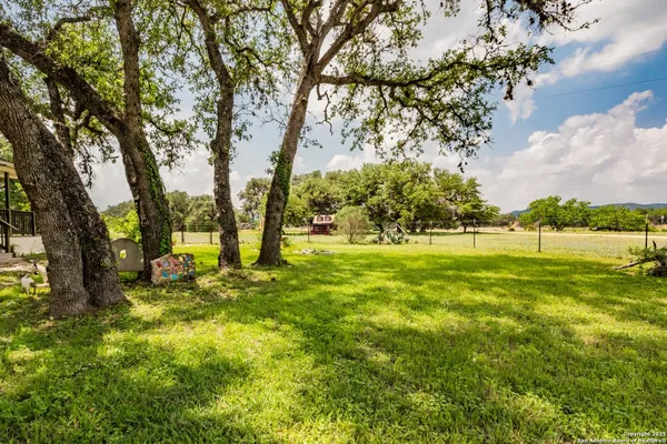 $359,000 | 26701 Fm 470, Utopia, TX 78884