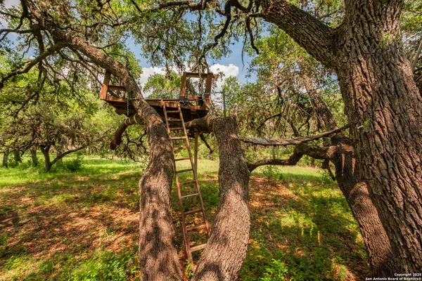 $359,000 | 26701 Fm 470, Utopia, TX 78884