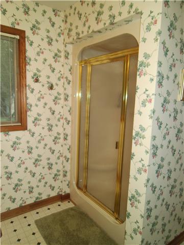 613 12 Oaks Road Tullahoma, TN 37388 - Photo 8 of 13 The master bath offers a single shower and ample vanity space.