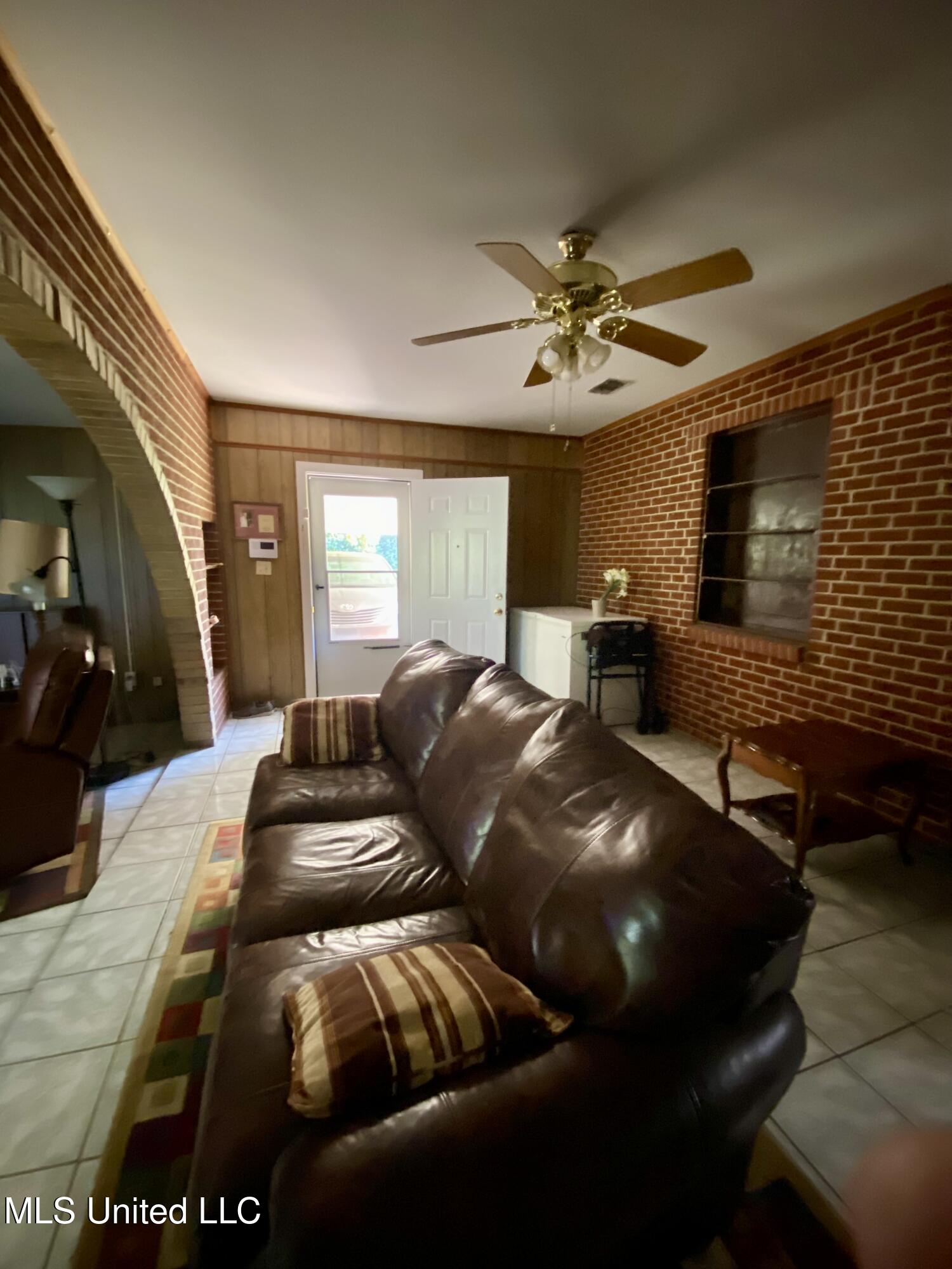 402 Grover Barrett Road Picayune, MS 39466 - Photo 6 of 33 6, IMG_5621