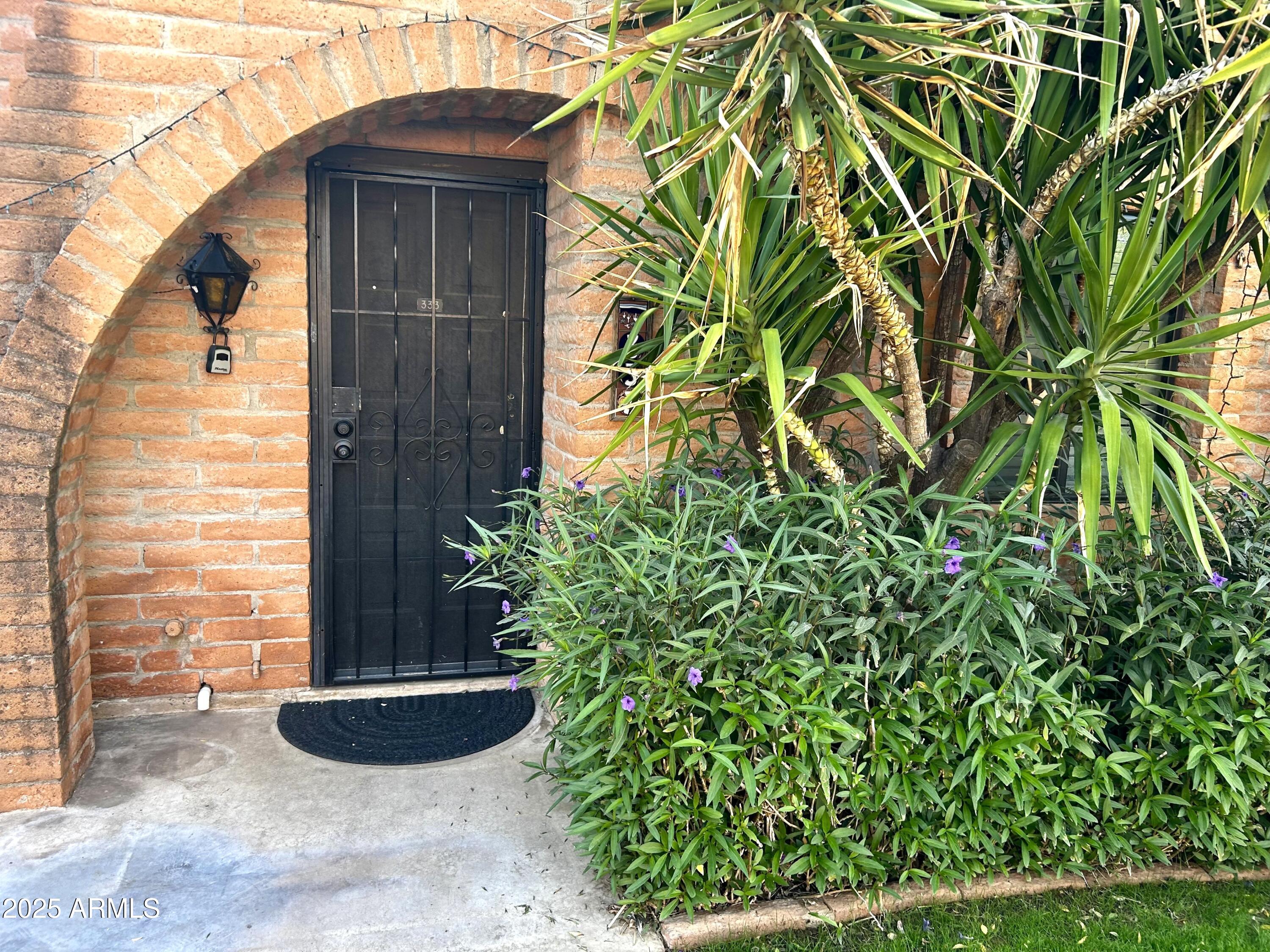 3046 North 32nd Street, Unit 333 Phoenix, AZ 85018 - Photo 12 of 16 a view of a backyard of the house