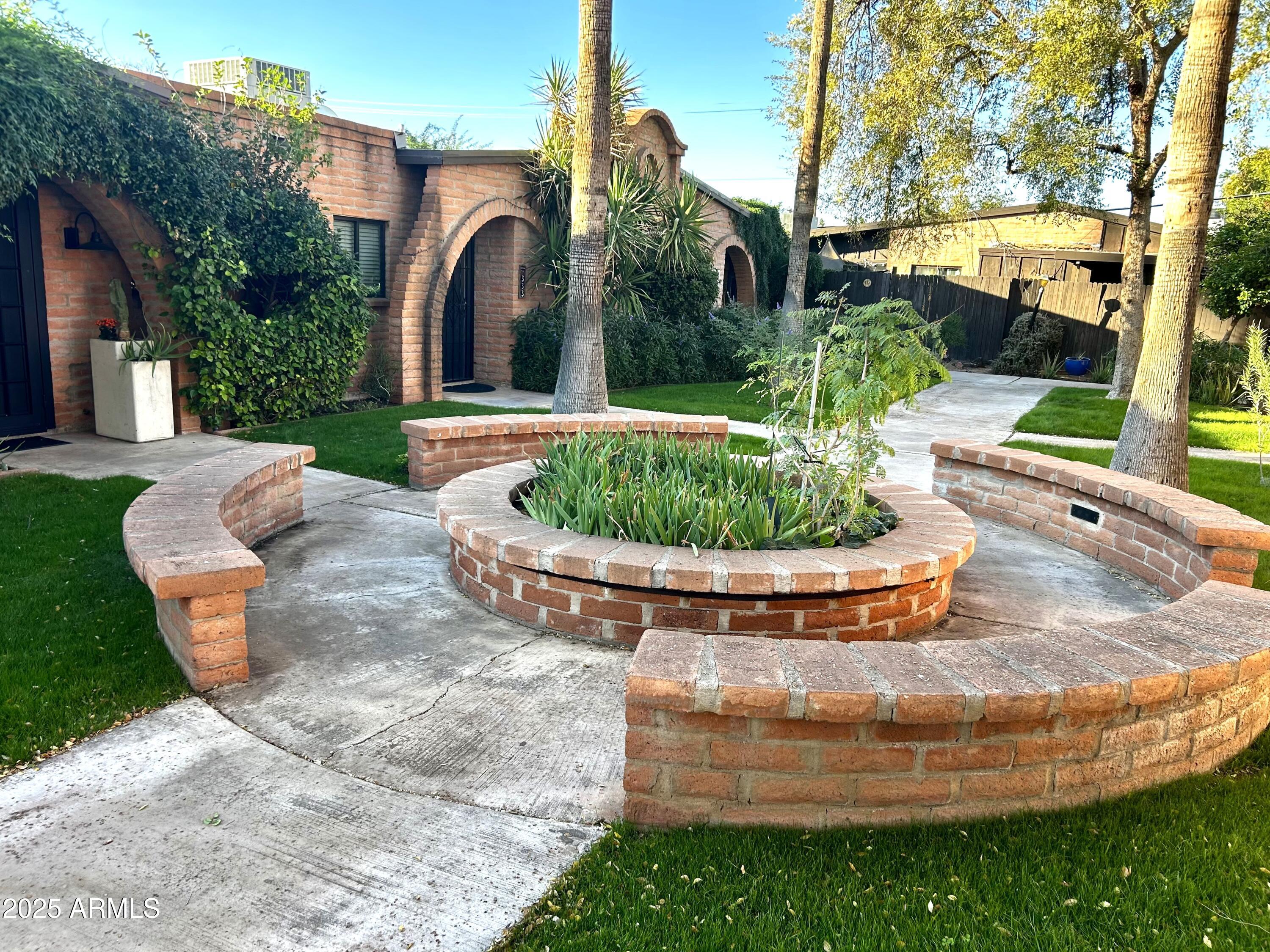 3046 North 32nd Street, Unit 333 Phoenix, AZ 85018 - Photo 14 of 16 a view of a yard with fountain