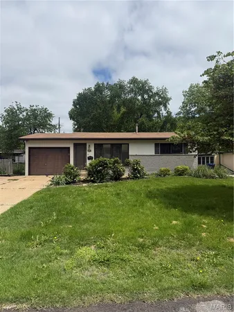 $2,100 | 1125 Florland Drive, Florissant, MO 63031
