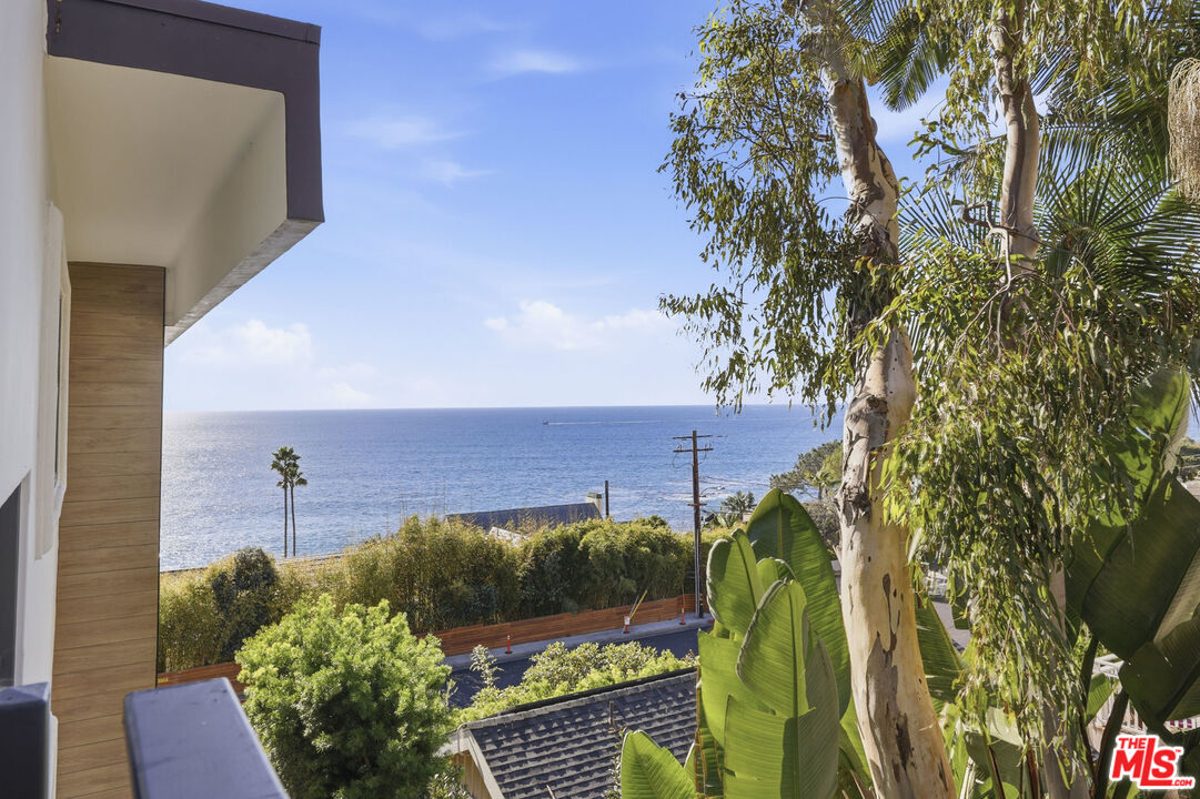 2442 South Coast Highway, Unit 4 Laguna Beach, CA 92651 - Photo 7 of 22 a view of a garden