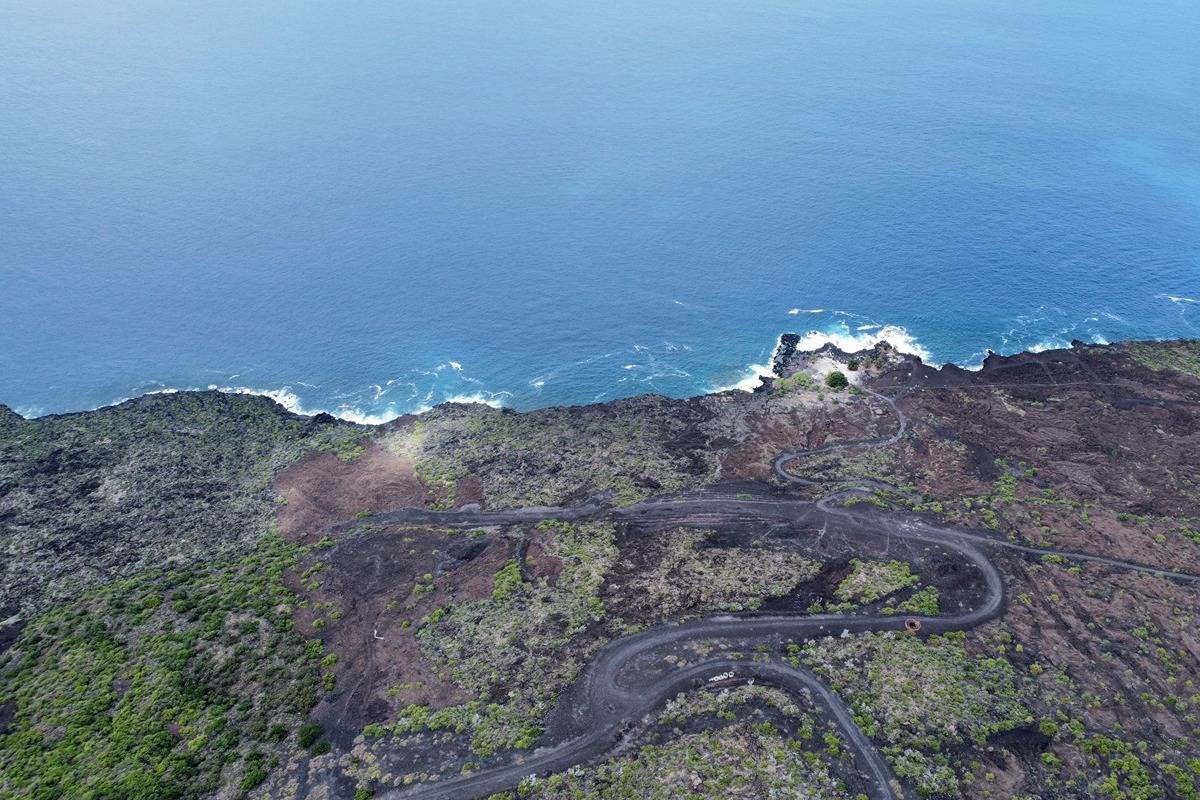 87-3120 Lot 15 Kealii Place Captain Cook, HI 96704 - Photo 7 of 11 a view of a large building in middle of the forest