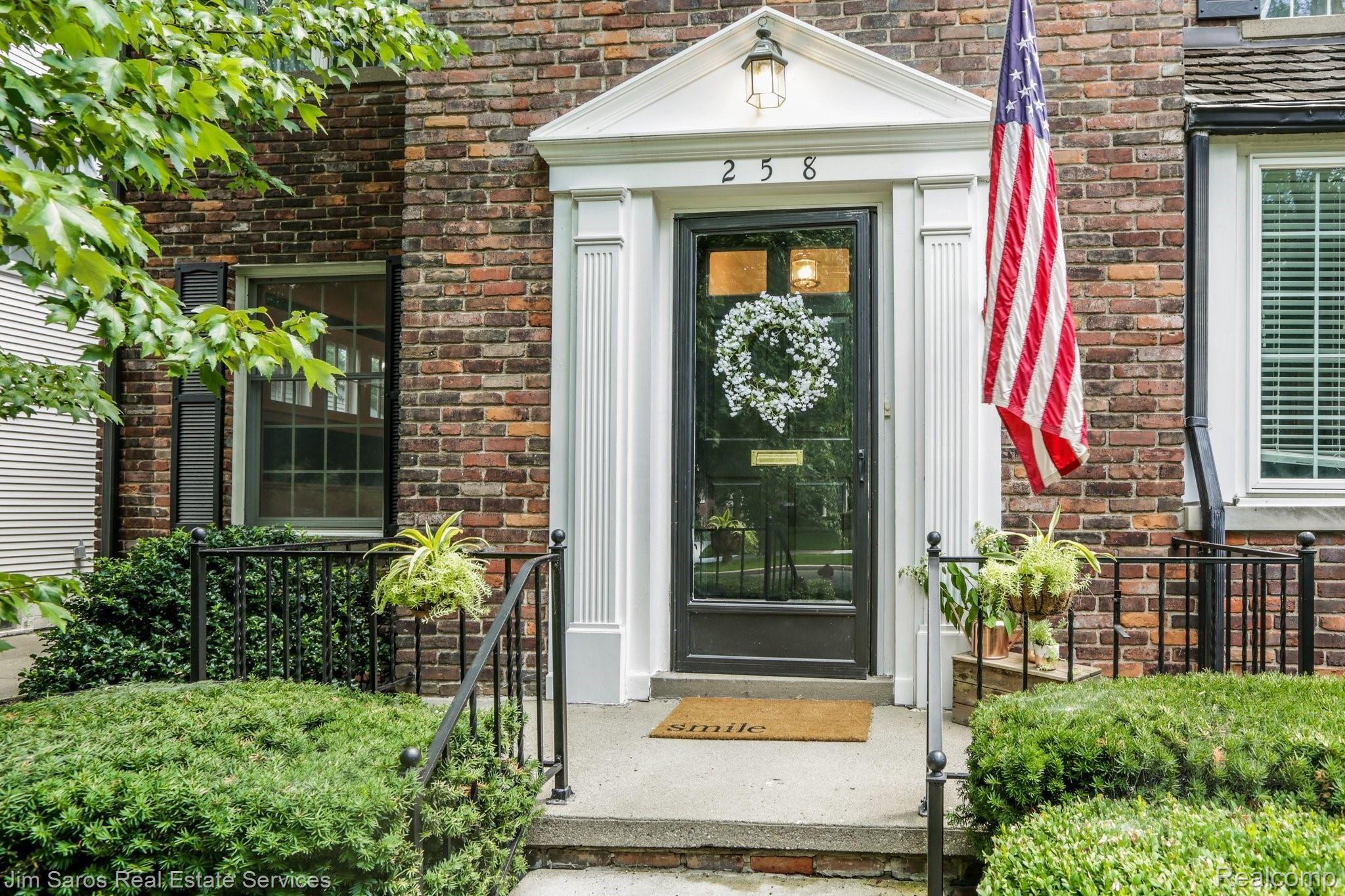 258 Fisher Road Grosse Pointe, MI 48230 - Photo 3 of 33 258+Fisher+Rd+Grosse+Pointe-2-web.jpg
