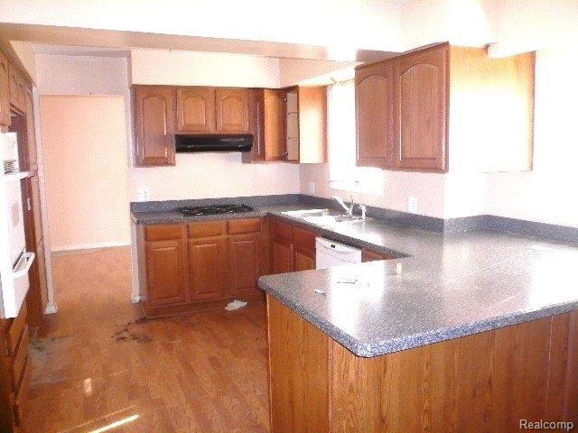 3064 Elmcrest Road Sterling Heights, MI 48310 - Photo 4 of 13 z 007 kitchen
