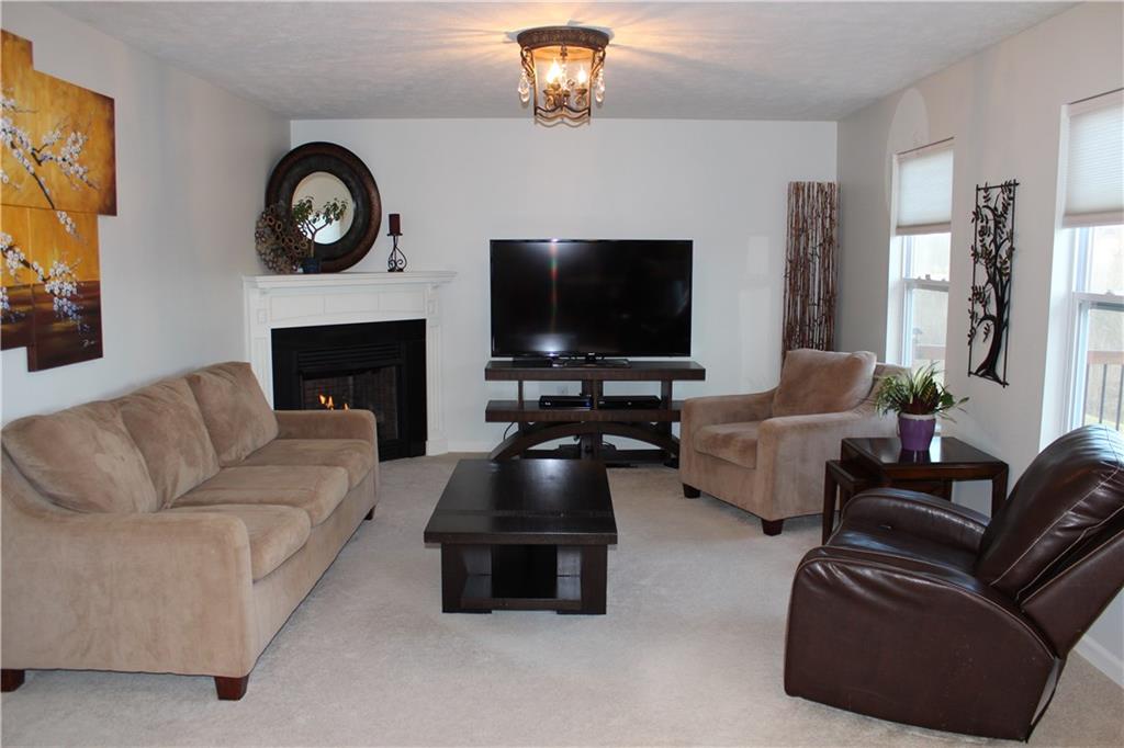 511 Blue Ridge Drive Coraopolis, PA 15108 - Photo 2 of 24 Family room