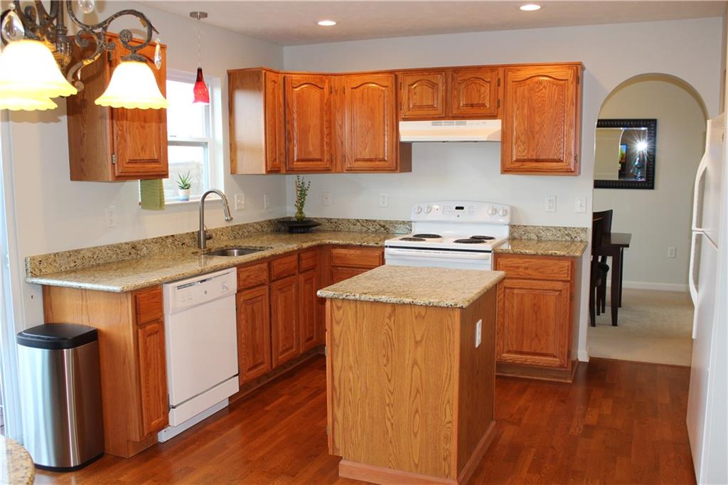 511 Blue Ridge Drive Coraopolis, PA 15108 - Photo 4 of 24 kitchen
