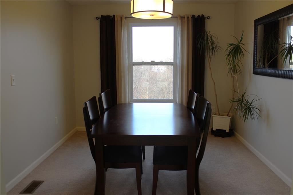511 Blue Ridge Drive Coraopolis, PA 15108 - Photo 5 of 24 Dining room