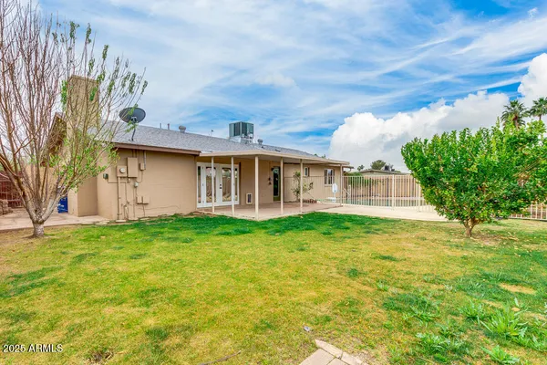 a view of a house with a backyard