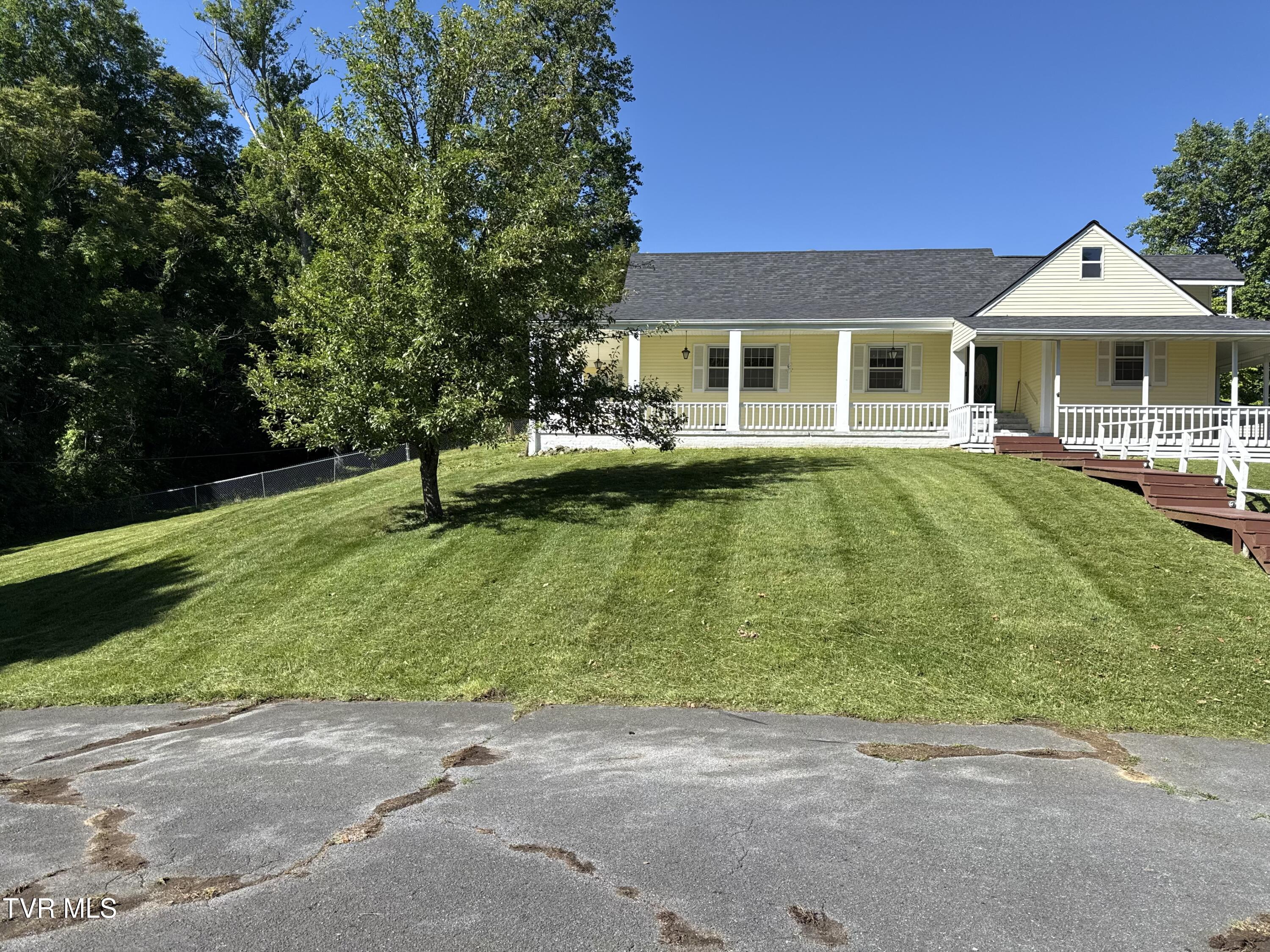 1104 Lebanon Road Kingsport, TN 37663 - Photo 1 of 108 1