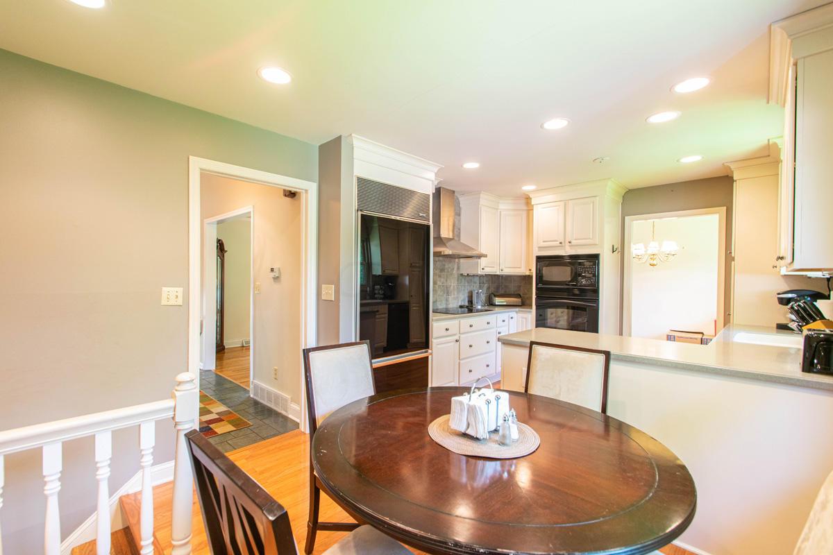 2212 Buckley Road Columbus, OH 43220 - Photo 2 of 30