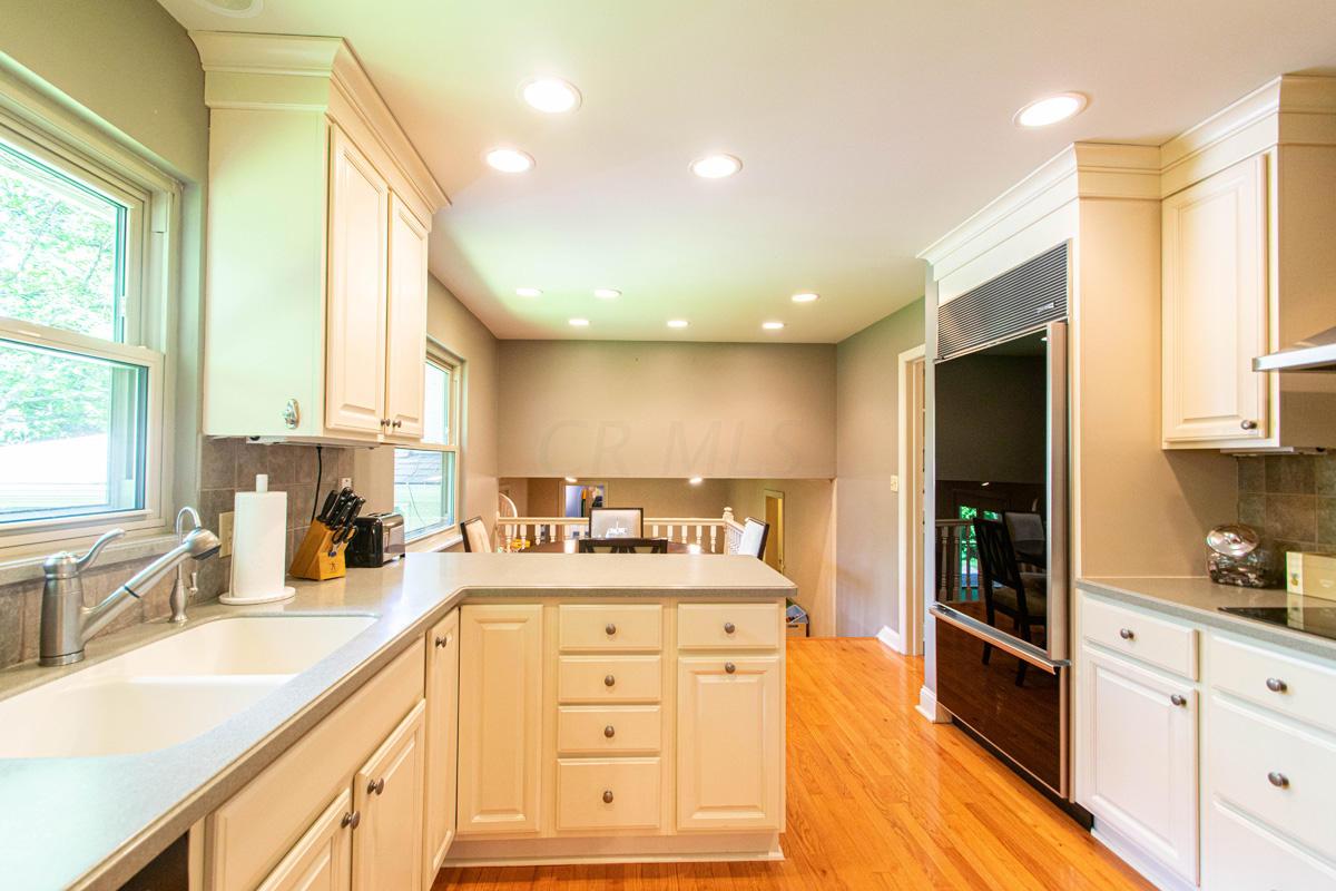 2212 Buckley Road Columbus, OH 43220 - Photo 3 of 30