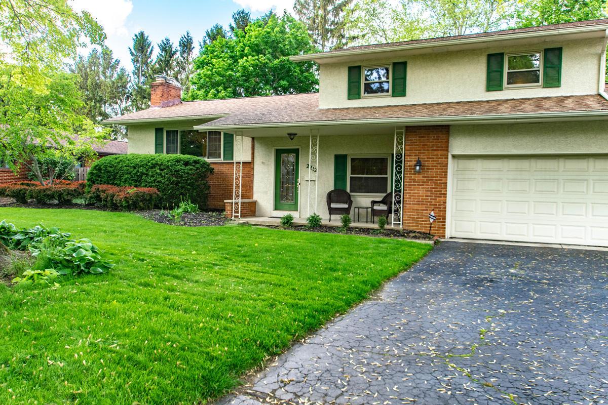 2212 Buckley Road Columbus, OH 43220 - Photo 5 of 30