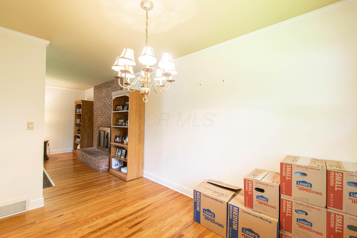 2212 Buckley Road Columbus, OH 43220 - Photo 9 of 30